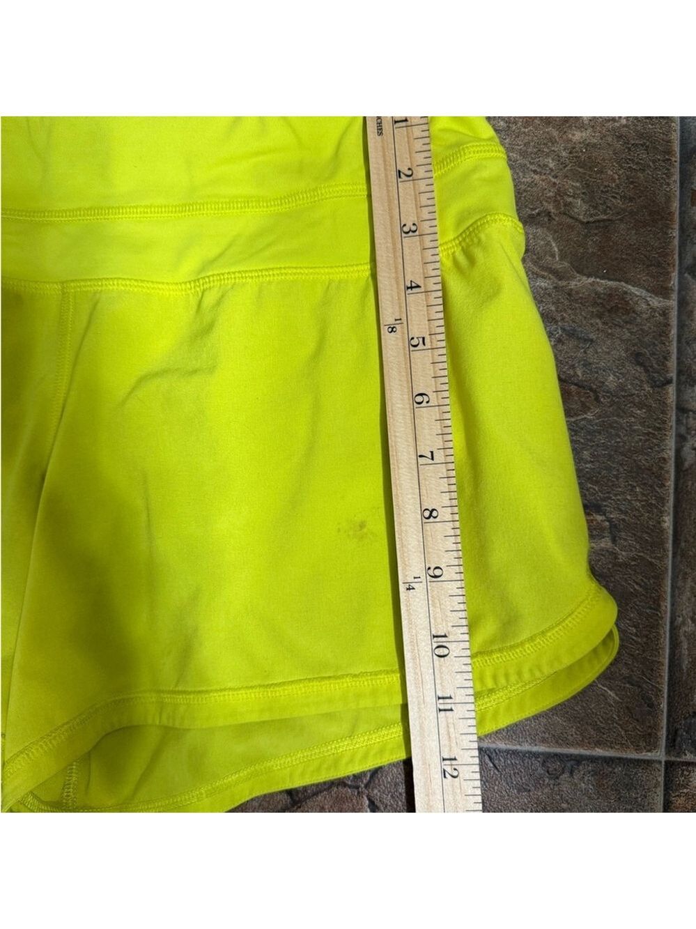 Lululemon Shorts Highlight Yellow - Picture 10 of 11